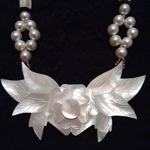Mother of pearl statement necklace